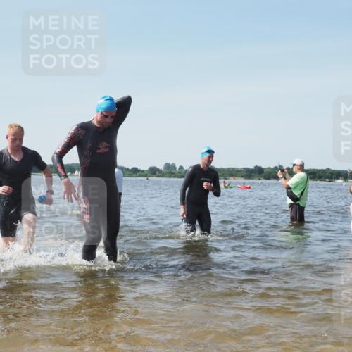 22.06.2025 - Viking Triathlon KatJ http://msf.ph/oto/8110950 22.06.2025 10:39:36 Schwimmen 25, 29, 86, 93, 117, 138, 150, 244, 298, 324, 337, 423, 474, 529 meine-sportfotos.de