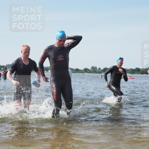 22.06.2025 - Viking Triathlon KatJ http://msf.ph/oto/8110962 22.06.2025 10:39:36 Schwimmen 25, 29, 86, 93, 117, 138, 150, 244, 298, 324, 337, 423, 474, 529 meine-sportfotos.de