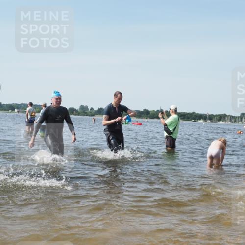 22.06.2025 - Viking Triathlon KatJ http://msf.ph/oto/8111057 22.06.2025 10:39:40 Schwimmen 25, 29, 86, 93, 117, 138, 150, 244, 337, 423, 518, 529 meine-sportfotos.de