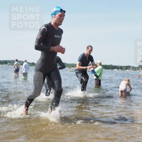 22.06.2025 - Viking Triathlon KatJ http://msf.ph/oto/8111116 22.06.2025 10:39:41 Schwimmen 25, 29, 86, 93, 138, 150, 244, 337, 423, 518, 529 meine-sportfotos.de