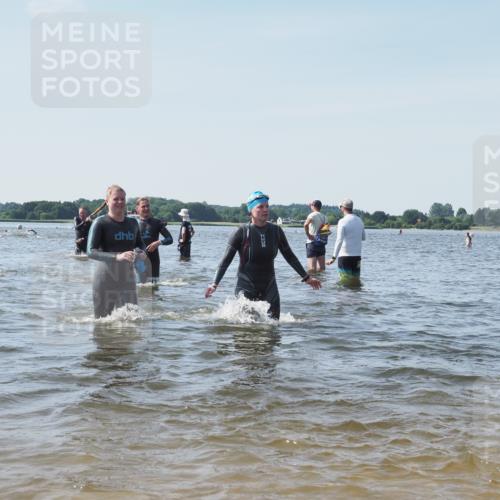 22.06.2025 - Viking Triathlon KatJ http://msf.ph/oto/8111155 22.06.2025 10:39:44 Schwimmen 25, 29, 86, 138, 244, 337, 423, 437, 518, 529 meine-sportfotos.de