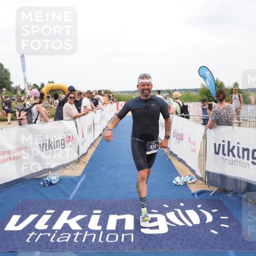 22.06.2025 - Viking Triathlon MichiJ http://msf.ph/oto/8111170 22.06.2025 15:02:25 Ziel 434 meine-sportfotos.de