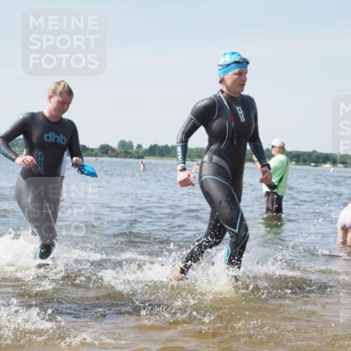 22.06.2025 - Viking Triathlon KatJ http://msf.ph/oto/8111272 22.06.2025 10:39:47 Schwimmen 25, 29, 86, 244, 283, 423, 437, 518 meine-sportfotos.de