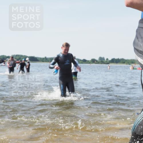 22.06.2025 - Viking Triathlon KatJ http://msf.ph/oto/8111294 22.06.2025 10:39:49 Schwimmen 25, 29, 86, 244, 283, 423, 437, 518 meine-sportfotos.de