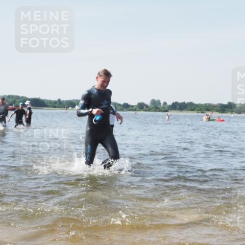 22.06.2025 - Viking Triathlon KatJ http://msf.ph/oto/8111299 22.06.2025 10:39:49 Schwimmen 25, 29, 86, 244, 283, 423, 437, 518 meine-sportfotos.de