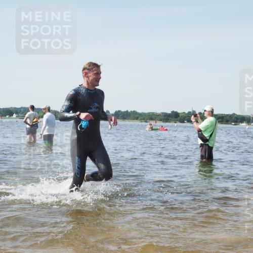 22.06.2025 - Viking Triathlon KatJ http://msf.ph/oto/8111347 22.06.2025 10:39:49 Schwimmen 25, 29, 86, 244, 283, 423, 437, 518 meine-sportfotos.de