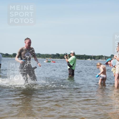 22.06.2025 - Viking Triathlon KatJ http://msf.ph/oto/8111550 22.06.2025 10:39:57 Schwimmen 283, 423, 437, 518, 538 meine-sportfotos.de