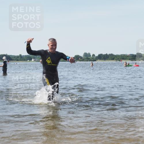 22.06.2025 - Viking Triathlon KatJ http://msf.ph/oto/8111837 22.06.2025 10:40:15 Schwimmen 248, 375, 379, 385, 394, 487, 517, 538, 553 meine-sportfotos.de