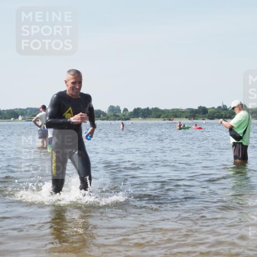 22.06.2025 - Viking Triathlon KatJ http://msf.ph/oto/8111865 22.06.2025 10:40:16 Schwimmen 248, 375, 379, 385, 394, 487, 517, 538, 553 meine-sportfotos.de