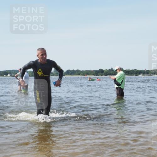 22.06.2025 - Viking Triathlon KatJ http://msf.ph/oto/8111875 22.06.2025 10:40:16 Schwimmen 248, 375, 379, 385, 394, 487, 517, 538, 553 meine-sportfotos.de