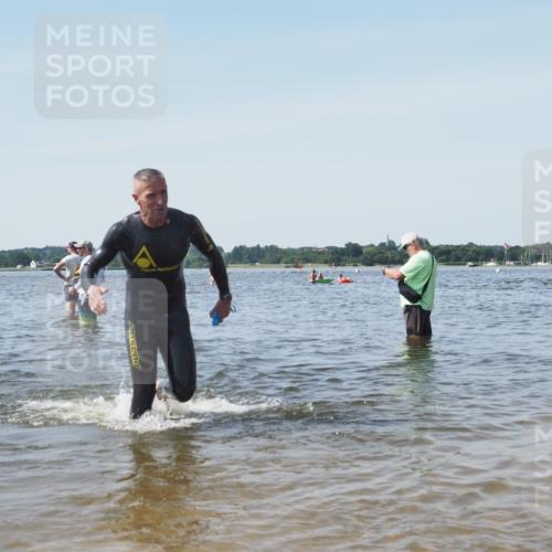 22.06.2025 - Viking Triathlon KatJ http://msf.ph/oto/8111885 22.06.2025 10:40:16 Schwimmen 248, 375, 379, 385, 394, 487, 517, 538, 553 meine-sportfotos.de