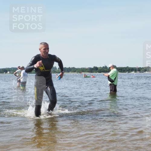 22.06.2025 - Viking Triathlon KatJ http://msf.ph/oto/8111896 22.06.2025 10:40:16 Schwimmen 248, 375, 379, 385, 394, 487, 517, 538, 553 meine-sportfotos.de