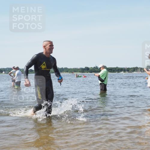 22.06.2025 - Viking Triathlon KatJ http://msf.ph/oto/8111914 22.06.2025 10:40:17 Schwimmen 248, 375, 379, 385, 394, 487, 517, 553 meine-sportfotos.de