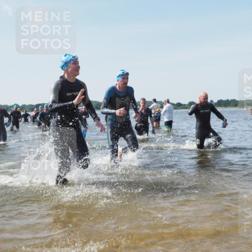 22.06.2025 - Viking Triathlon KatJ http://msf.ph/oto/8112108 22.06.2025 10:40:26 Schwimmen 44, 228, 254, 275, 291, 325, 375, 379, 385, 394, 487, 511, 514, 517, 553, 556, 644, 657 meine-sportfotos.de