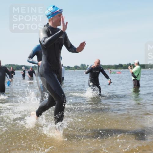 22.06.2025 - Viking Triathlon KatJ http://msf.ph/oto/8112129 22.06.2025 10:40:27 Schwimmen 44, 228, 254, 275, 291, 325, 375, 379, 385, 394, 487, 511, 514, 517, 553, 556, 644, 657 meine-sportfotos.de