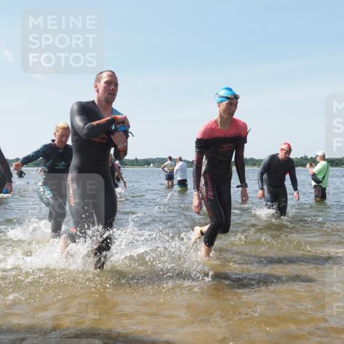 22.06.2025 - Viking Triathlon KatJ http://msf.ph/oto/8112605 22.06.2025 10:40:40 Schwimmen 44, 228, 235, 239, 254, 266, 275, 291, 325, 361, 462, 514, 530, 556, 644, 655, 657 meine-sportfotos.de