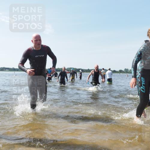 22.06.2025 - Viking Triathlon KatJ http://msf.ph/oto/8112739 22.06.2025 10:40:42 Schwimmen 44, 59, 228, 235, 239, 266, 275, 291, 325, 361, 397, 462, 514, 530, 556, 644, 655, 657 meine-sportfotos.de