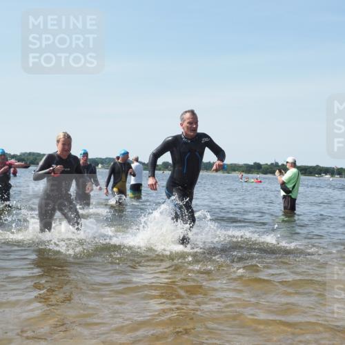 22.06.2025 - Viking Triathlon KatJ http://msf.ph/oto/8112853 22.06.2025 10:40:47 Schwimmen 59, 235, 239, 266, 325, 361, 397, 462, 530, 655, 657 meine-sportfotos.de