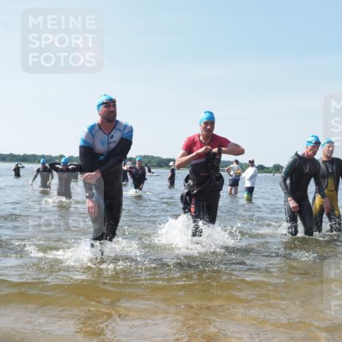 22.06.2025 - Viking Triathlon KatJ http://msf.ph/oto/8113011 22.06.2025 10:40:50 Schwimmen 59, 235, 239, 266, 361, 397, 462, 530, 655 meine-sportfotos.de