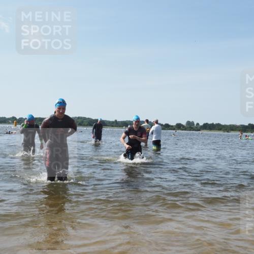22.06.2025 - Viking Triathlon KatJ http://msf.ph/oto/8113078 22.06.2025 10:40:55 Schwimmen 59, 266, 389, 397, 462, 530 meine-sportfotos.de