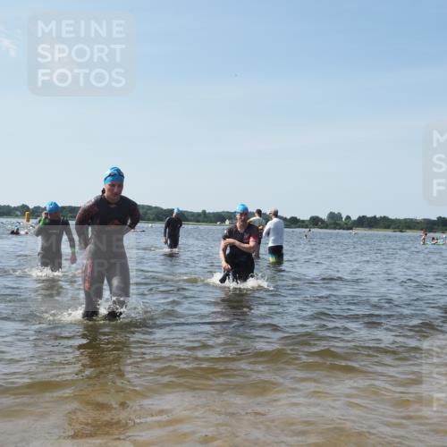22.06.2025 - Viking Triathlon KatJ http://msf.ph/oto/8113085 22.06.2025 10:40:55 Schwimmen 59, 266, 389, 397, 462, 530 meine-sportfotos.de