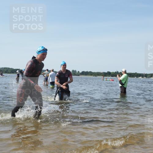 22.06.2025 - Viking Triathlon KatJ http://msf.ph/oto/8113145 22.06.2025 10:40:57 Schwimmen 59, 153, 389, 397, 496, 530 meine-sportfotos.de