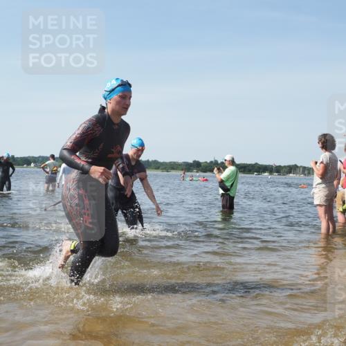22.06.2025 - Viking Triathlon KatJ http://msf.ph/oto/8113152 22.06.2025 10:40:57 Schwimmen 59, 153, 389, 397, 496, 530 meine-sportfotos.de