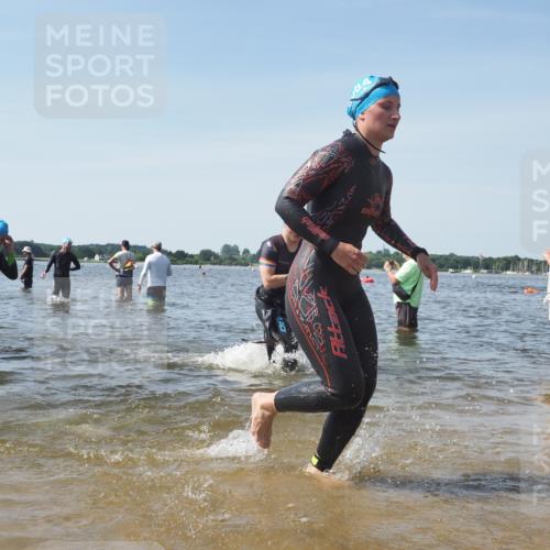 22.06.2025 - Viking Triathlon KatJ http://msf.ph/oto/8113172 22.06.2025 10:40:58 Schwimmen 59, 153, 389, 397, 496, 530 meine-sportfotos.de