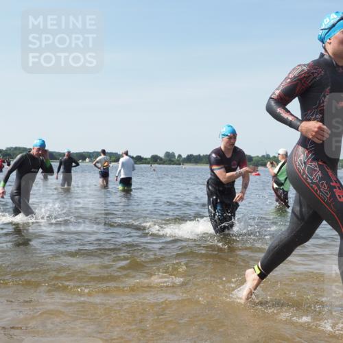 22.06.2025 - Viking Triathlon KatJ http://msf.ph/oto/8113183 22.06.2025 10:40:58 Schwimmen 59, 153, 389, 397, 496, 530 meine-sportfotos.de