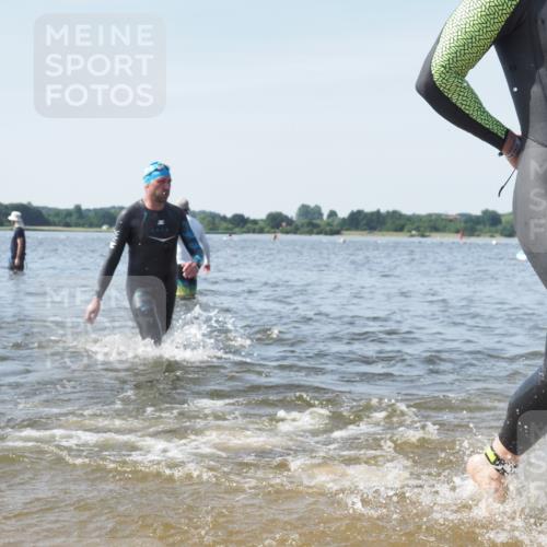22.06.2025 - Viking Triathlon KatJ http://msf.ph/oto/8113775 22.06.2025 10:41:32 Schwimmen 54, 194, 220, 376, 390, 505, 629 meine-sportfotos.de