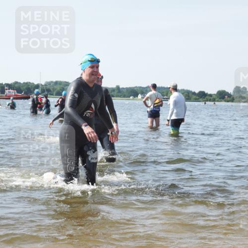22.06.2025 - Viking Triathlon KatJ http://msf.ph/oto/8114239 22.06.2025 10:41:51 Schwimmen 58, 142, 194, 199, 221, 625, 629 meine-sportfotos.de