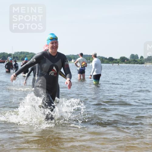 22.06.2025 - Viking Triathlon KatJ http://msf.ph/oto/8114257 22.06.2025 10:41:51 Schwimmen 58, 142, 194, 199, 221, 625, 629 meine-sportfotos.de