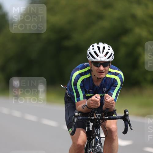 22.06.2025 - Viking Triathlon Yannick Fuchs http://msf.ph/oto/8114304 22.06.2025 12:15:55 Radfahren 41, 229, 242, 284, 370, 530, 657 meine-sportfotos.de