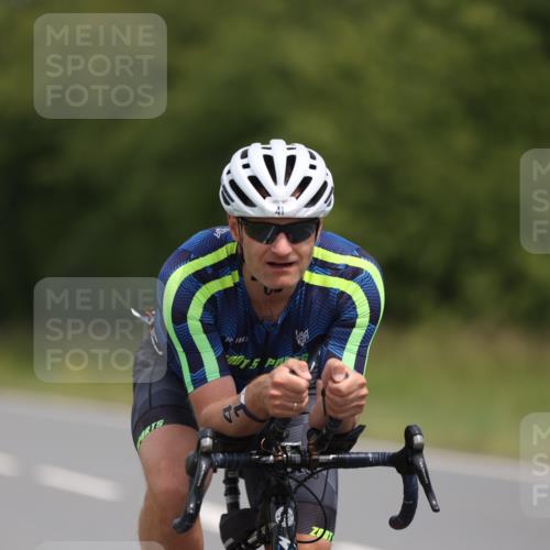 22.06.2025 - Viking Triathlon Yannick Fuchs http://msf.ph/oto/8114315 22.06.2025 12:15:55 Radfahren 41, 229, 242, 284, 370, 530, 657 meine-sportfotos.de