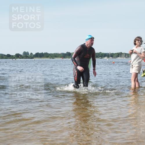 22.06.2025 - Viking Triathlon KatJ http://msf.ph/oto/8114524 22.06.2025 10:42:05 Schwimmen 78, 159, 199, 290 meine-sportfotos.de