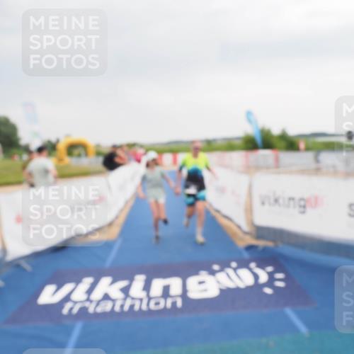 22.06.2025 - Viking Triathlon MichiJ http://msf.ph/oto/8114765 22.06.2025 16:46:02 Ziel 321 meine-sportfotos.de