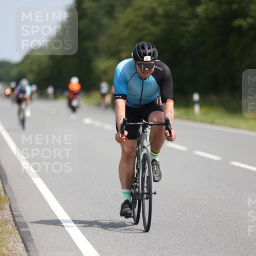 22.06.2025 - Viking Triathlon Yannick Fuchs http://msf.ph/oto/8114925 22.06.2025 11:39:49 Radfahren 19, 38, 113, 123, 127, 377, 395, 407, 467, 550, 554, 650 meine-sportfotos.de