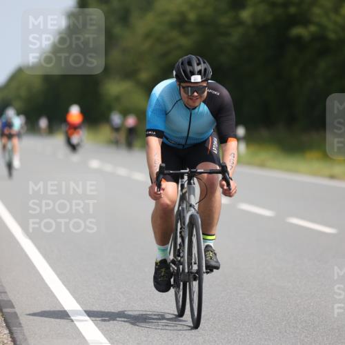 22.06.2025 - Viking Triathlon Yannick Fuchs http://msf.ph/oto/8114935 22.06.2025 11:39:49 Radfahren 19, 38, 113, 123, 127, 377, 395, 407, 467, 550, 554, 650 meine-sportfotos.de