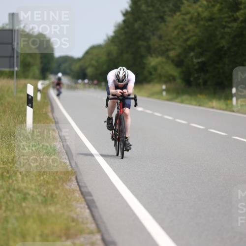 22.06.2025 - Viking Triathlon Yannick Fuchs http://msf.ph/oto/8116093 22.06.2025 12:18:34 Radfahren 12, 421, 459, 470 meine-sportfotos.de