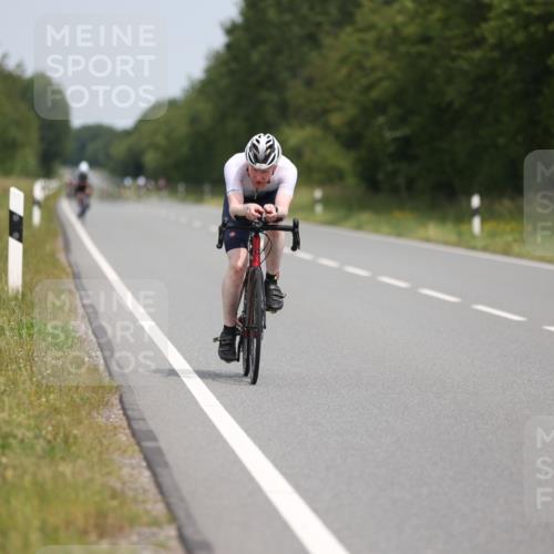 22.06.2025 - Viking Triathlon Yannick Fuchs http://msf.ph/oto/8116100 22.06.2025 12:18:35 Radfahren 12, 421, 459, 470 meine-sportfotos.de