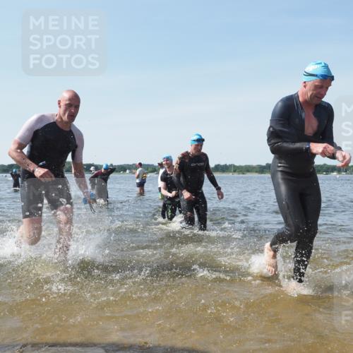 22.06.2025 - Viking Triathlon KatJ http://msf.ph/oto/8116260 22.06.2025 10:43:20 Schwimmen 31, 109, 110, 115, 167, 257, 328, 483, 501 meine-sportfotos.de