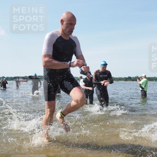 22.06.2025 - Viking Triathlon KatJ http://msf.ph/oto/8116295 22.06.2025 10:43:20 Schwimmen 31, 109, 110, 115, 167, 257, 328, 483, 501 meine-sportfotos.de