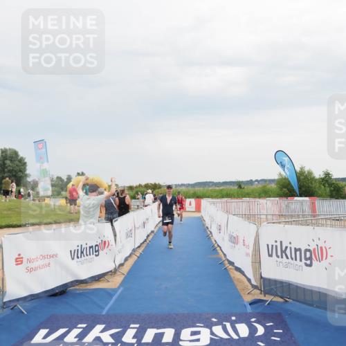 22.06.2025 - Viking Triathlon MichiJ http://msf.ph/oto/8116370 22.06.2025 16:50:53 Ziel 213, 353 meine-sportfotos.de