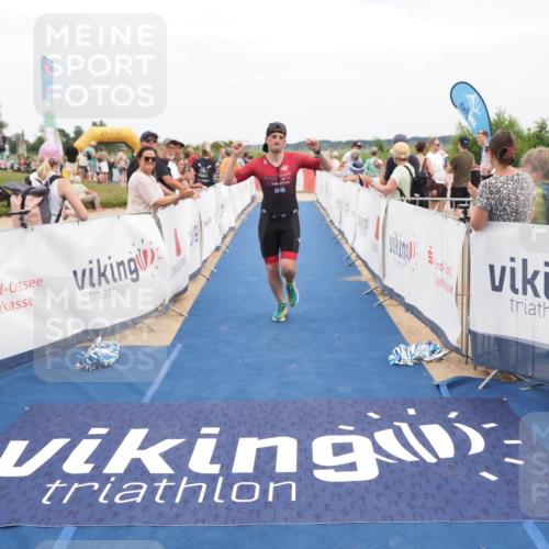 22.06.2025 - Viking Triathlon MichiJ http://msf.ph/oto/8116744 22.06.2025 15:06:59 Ziel 429 meine-sportfotos.de