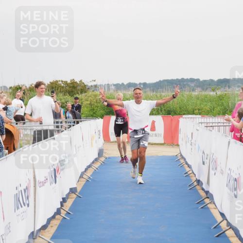 22.06.2025 - Viking Triathlon MichiJ http://msf.ph/oto/8117017 22.06.2025 16:53:31 Ziel 359, 436 meine-sportfotos.de