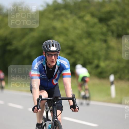 22.06.2025 - Viking Triathlon Yannick Fuchs http://msf.ph/oto/8117118 22.06.2025 12:21:04 Radfahren 2, 53, 98, 100, 291, 476, 647, 661 meine-sportfotos.de