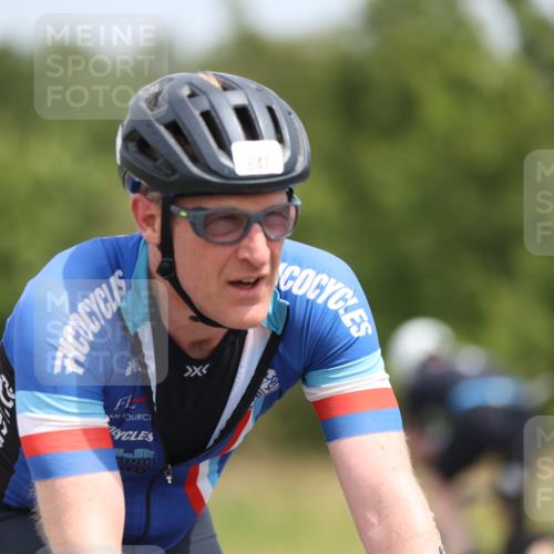 22.06.2025 - Viking Triathlon Yannick Fuchs http://msf.ph/oto/8117133 22.06.2025 12:21:04 Radfahren 2, 53, 98, 100, 291, 476, 647, 661 meine-sportfotos.de