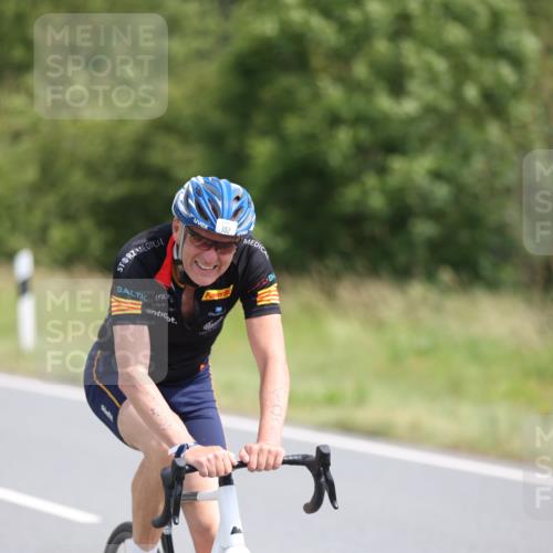22.06.2025 - Viking Triathlon Yannick Fuchs http://msf.ph/oto/8117365 22.06.2025 11:42:47 Radfahren 2, 45, 74, 81, 102, 365, 414, 425, 441, 610, 661 meine-sportfotos.de