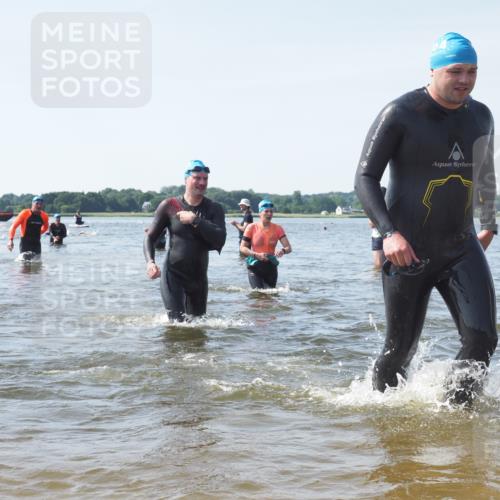 22.06.2025 - Viking Triathlon KatJ http://msf.ph/oto/8117380 22.06.2025 10:44:21 Schwimmen 103, 130, 205, 439, 467 meine-sportfotos.de