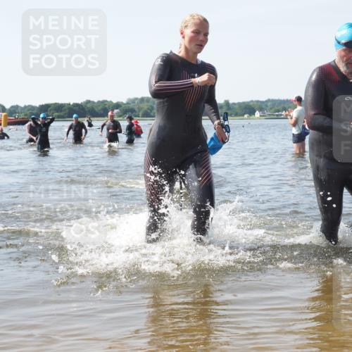 22.06.2025 - Viking Triathlon KatJ http://msf.ph/oto/8117687 22.06.2025 10:44:49 Schwimmen 18, 168, 440, 446, 638, 653 meine-sportfotos.de